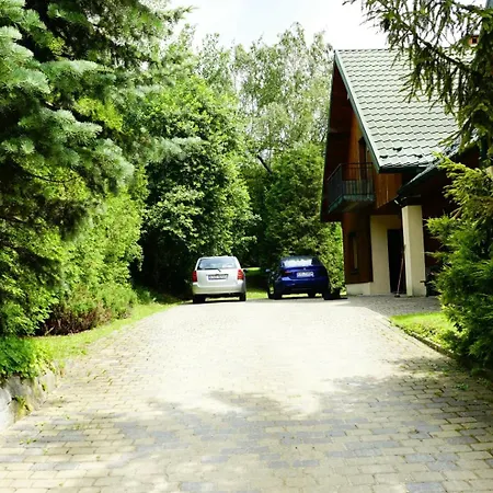 ホームステイ Bartek ティリチ